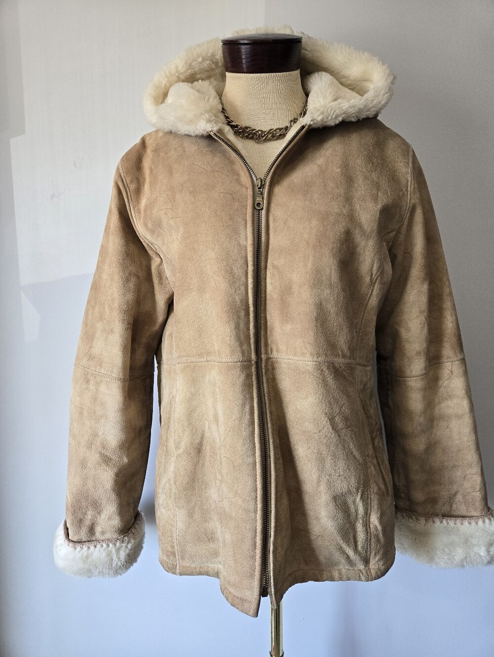 BKE VINTAGE 100%  suede Leather Shearling Hooded Jacket - Tan. Size Large